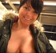 geil poppen - Dildfick im geöffnetten Möbelhaus(Puplik)